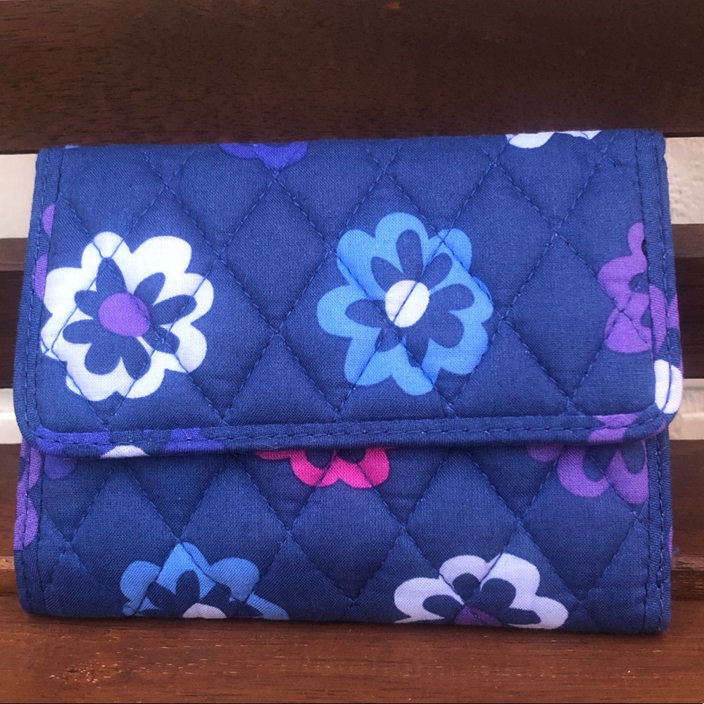 NWT Vera Bradley Euro Wallet- Ellie Flowers